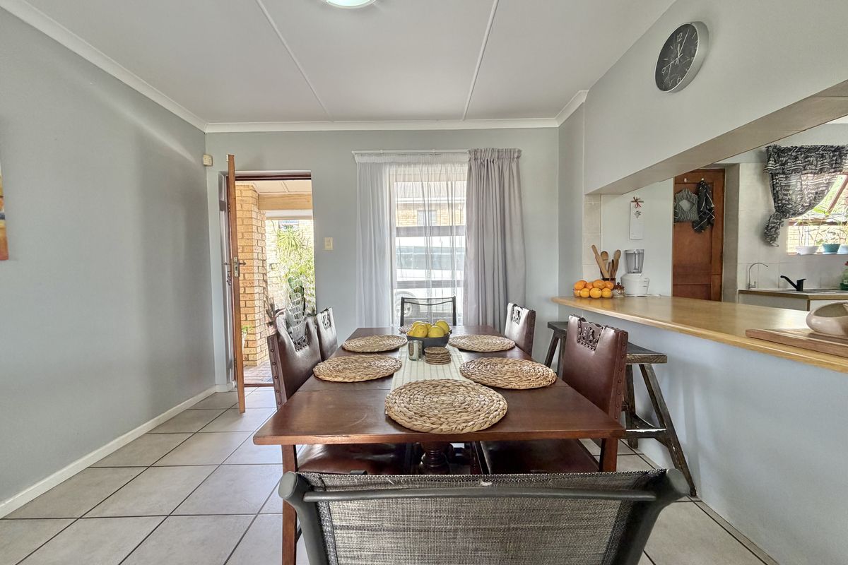 Townhouse o sale in Aston Bay - Photo 4