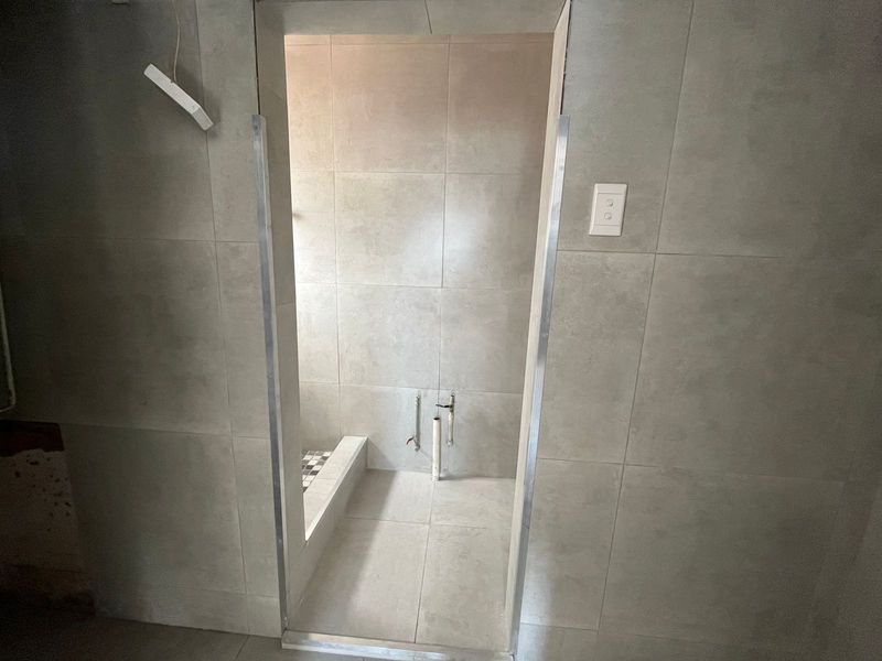 Bachelor Flat to Rent with Garage - Photo 4