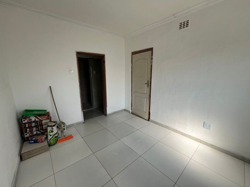 Bachelor Flat to Rent with Garage - Photo 2