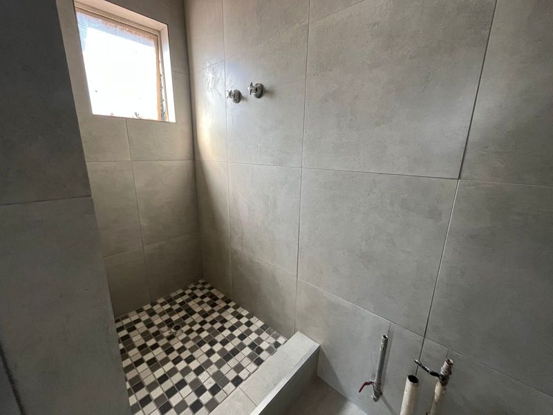 Bachelor Flat to Rent with Garage - Photo 3