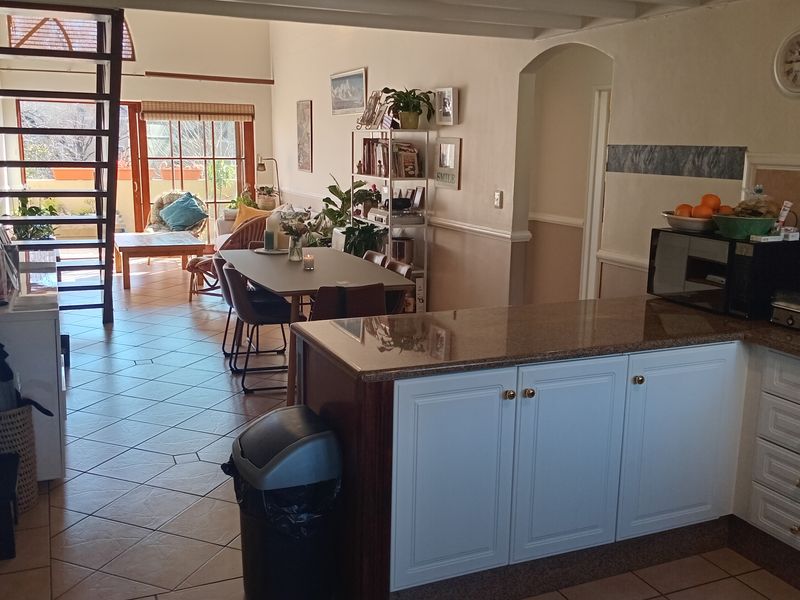 Charming Upstairs Unit with Loft and Stunning Views - Photo 4