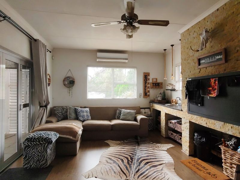 Exceptional Off-the-Grid Family Home in Old Vaalpark - Photo 7