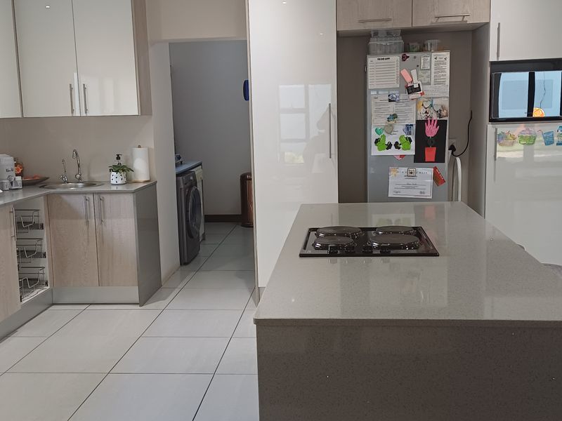 Your Dream Home Awaits in Secure Estate Living - Photo 5