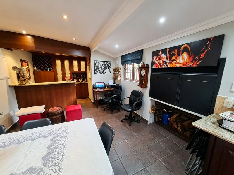 MODERN DUPLEX LIVING IN SOUGHT-AFTER THREE RIVERS PROPER. - Photo 9