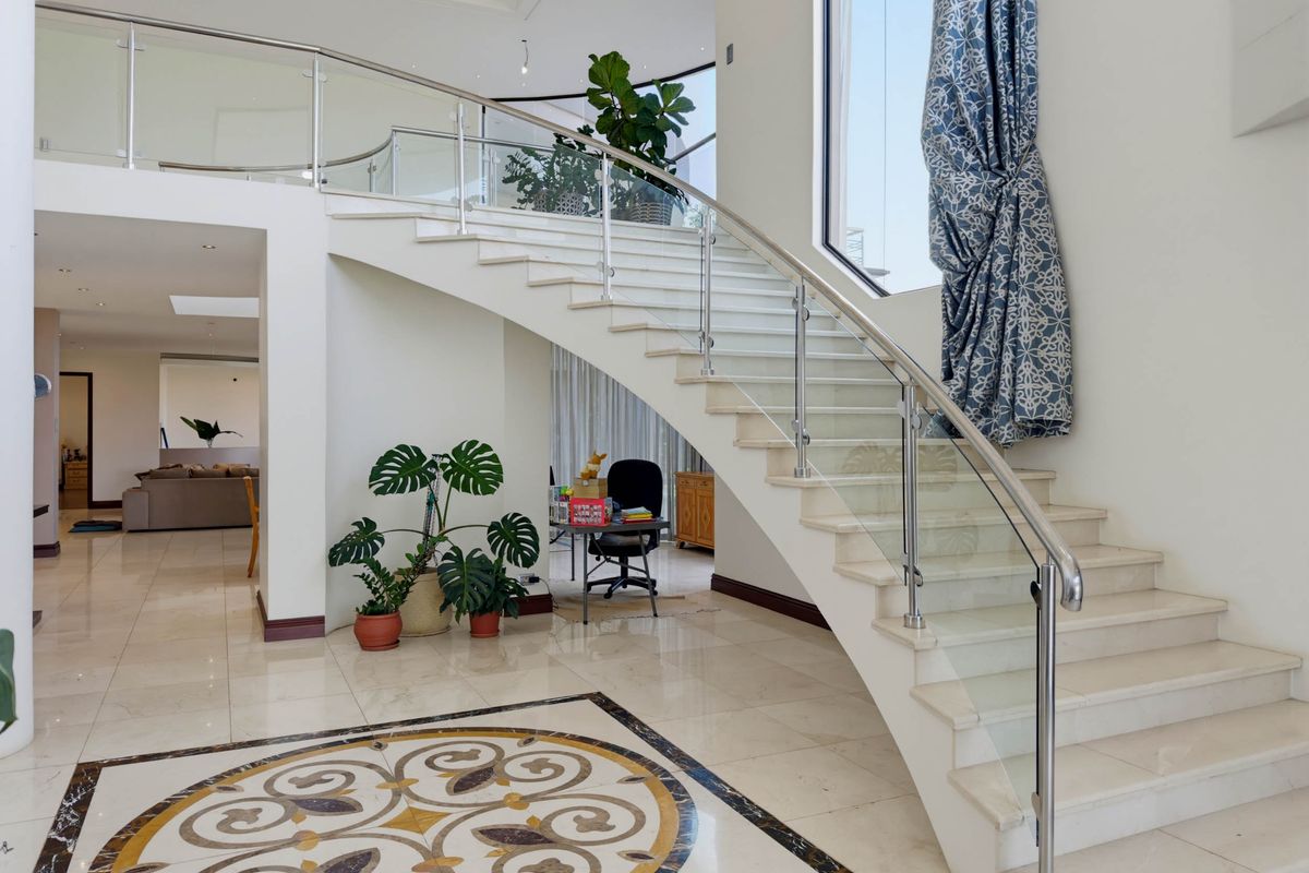 TIMELESS ELEGANCE WITH STUNNING COASTAL VIEWS IN BALLITO CENTRAL  LOCATION LOCATION LOCATION!!! - Photo 2