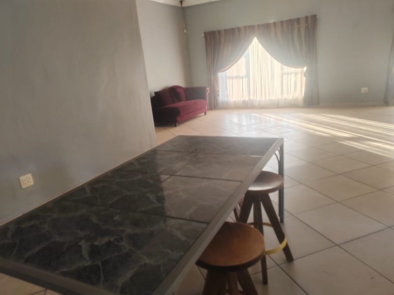 Lovely home with pool, flatlet in Dalview,Brakpan - Photo 10