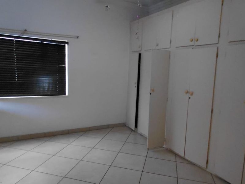 Lovely home with pool, flatlet in Dalview,Brakpan - Photo 9
