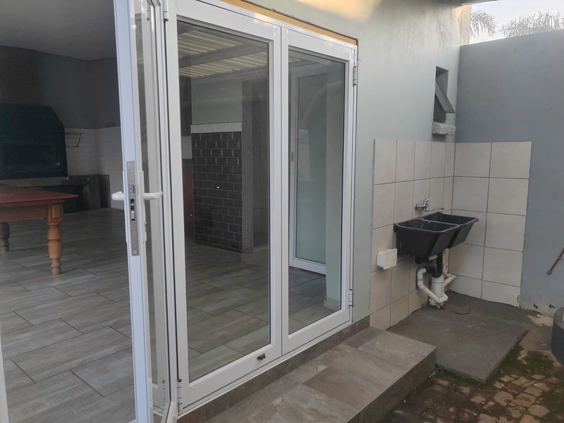 Lovely home with pool, flatlet in Dalview,Brakpan - Photo 7