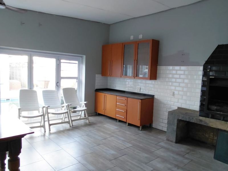 Lovely home with pool, flatlet in Dalview,Brakpan - Photo 6