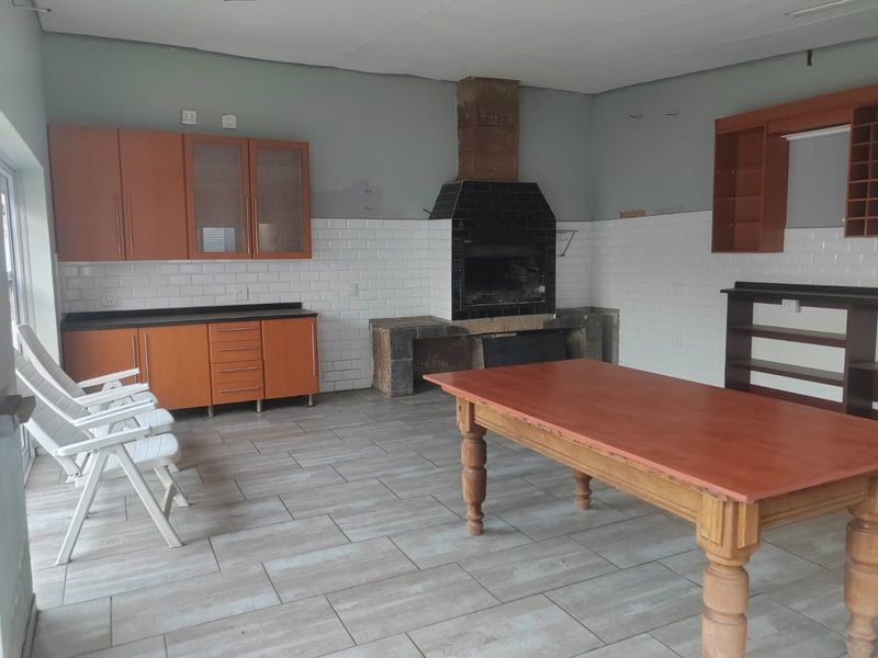 Lovely home with pool, flatlet in Dalview,Brakpan - Photo 5