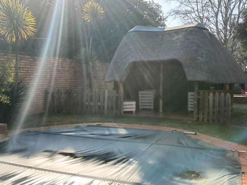 Bedroom • 2 Bathroom • Pet‐Friendly Home Big Yard • Swimming Pool • Lapa Entertainment Area R 20 000 - Photo 8