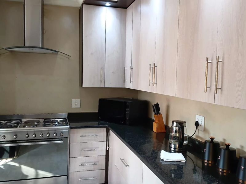 Bedroom • 2 Bathroom • Pet‐Friendly Home Big Yard • Swimming Pool • Lapa Entertainment Area R 20 000 - Photo 8