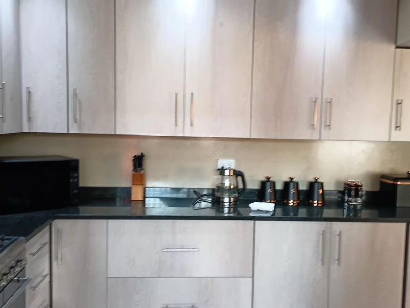 Bedroom • 2 Bathroom • Pet‐Friendly Home Big Yard • Swimming Pool • Lapa Entertainment Area R 20 000 - Photo 10