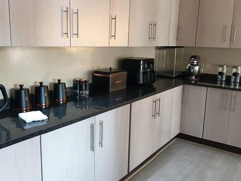 Bedroom • 2 Bathroom • Pet‐Friendly Home Big Yard • Swimming Pool • Lapa Entertainment Area R 20 000 - Photo 9