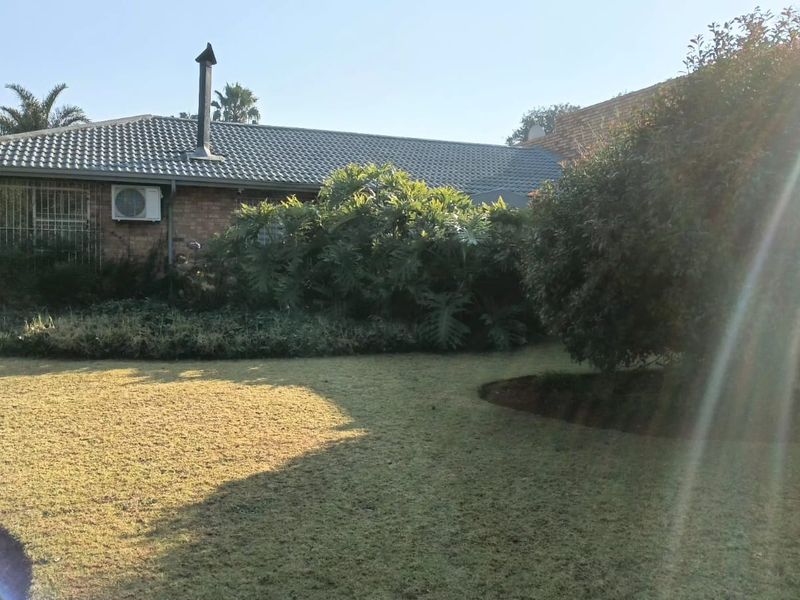 Bedroom • 2 Bathroom • Pet‐Friendly Home Big Yard • Swimming Pool • Lapa Entertainment Area R 20 000 - Photo 7
