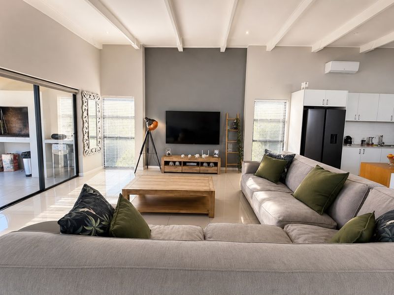 Modern Single-Level Family Home with Beautiful Indoor-Outdoor Flow - Photo 3