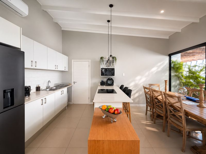 Modern Single-Level Family Home with Beautiful Indoor-Outdoor Flow - Photo 6