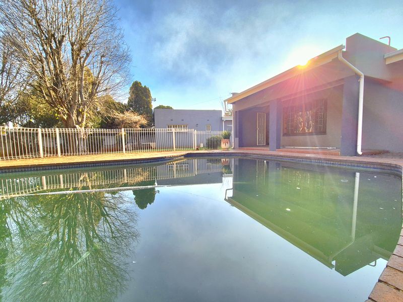 LOVELY HOME ON A PRIME STAND WAITING JUST FOR YOU! - Photo 1