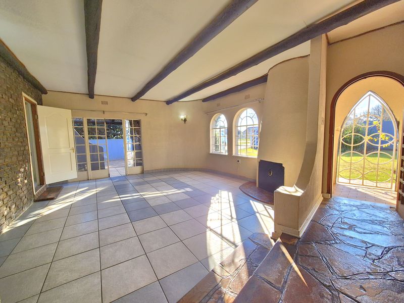 LOVELY HOME ON A PRIME STAND WAITING JUST FOR YOU! - Photo 6