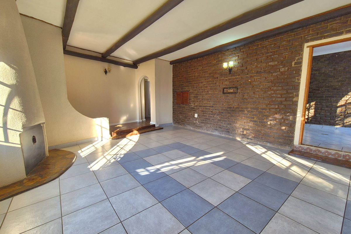 LOVELY HOME ON A PRIME STAND WAITING JUST FOR YOU! - Photo 3