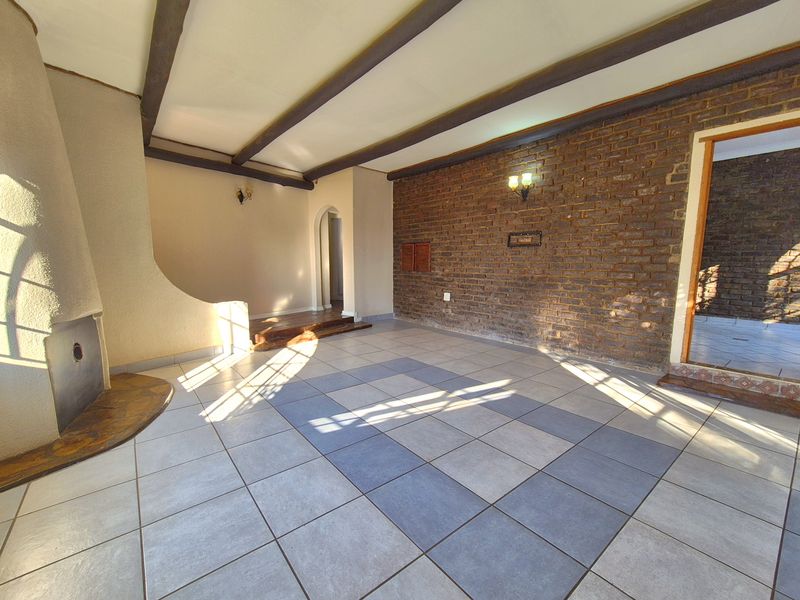 LOVELY HOME ON A PRIME STAND WAITING JUST FOR YOU! - Photo 3