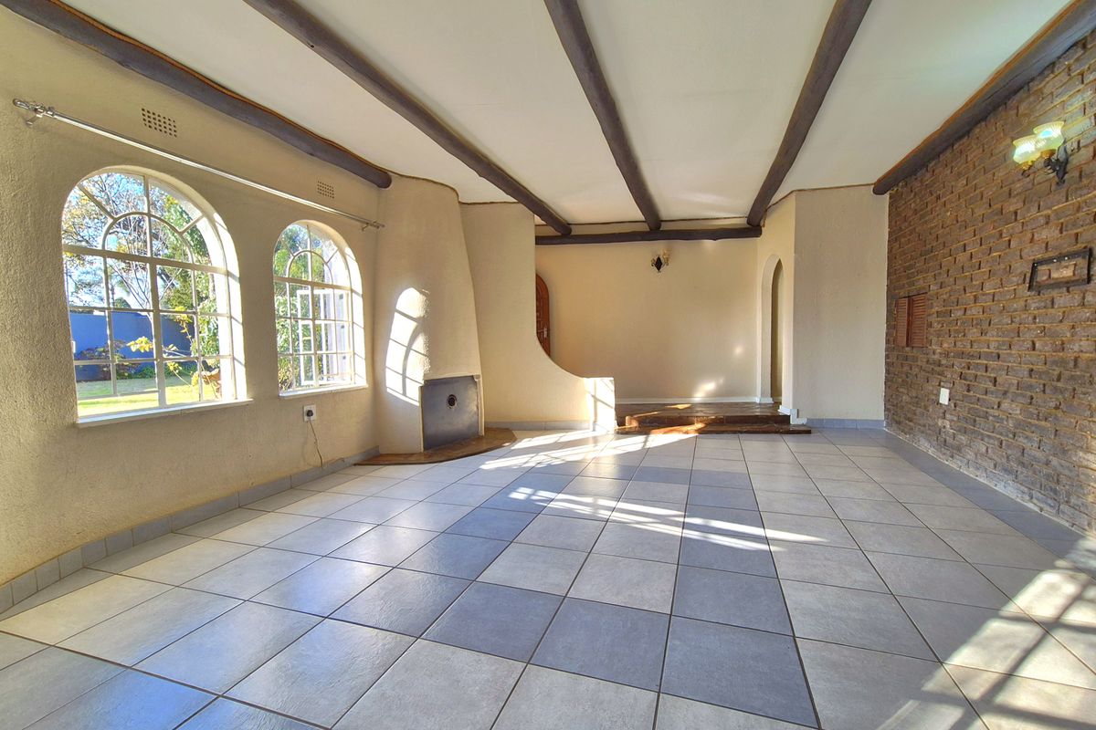 LOVELY HOME ON A PRIME STAND WAITING JUST FOR YOU! - Photo 2