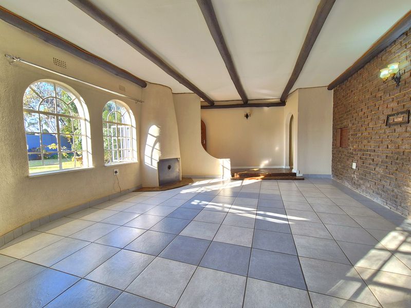 LOVELY HOME ON A PRIME STAND WAITING JUST FOR YOU! - Photo 2