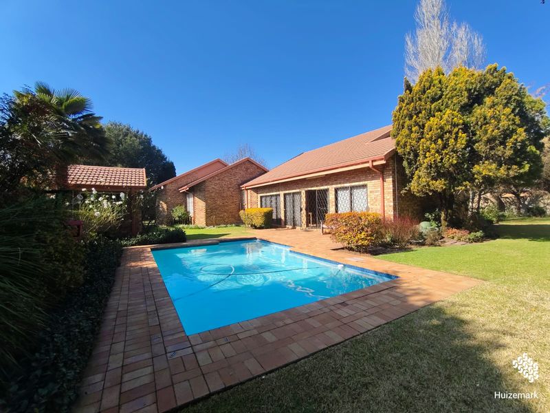 Exceptional Director's Residence in the Heart of Old Vaalpark. - Photo 1