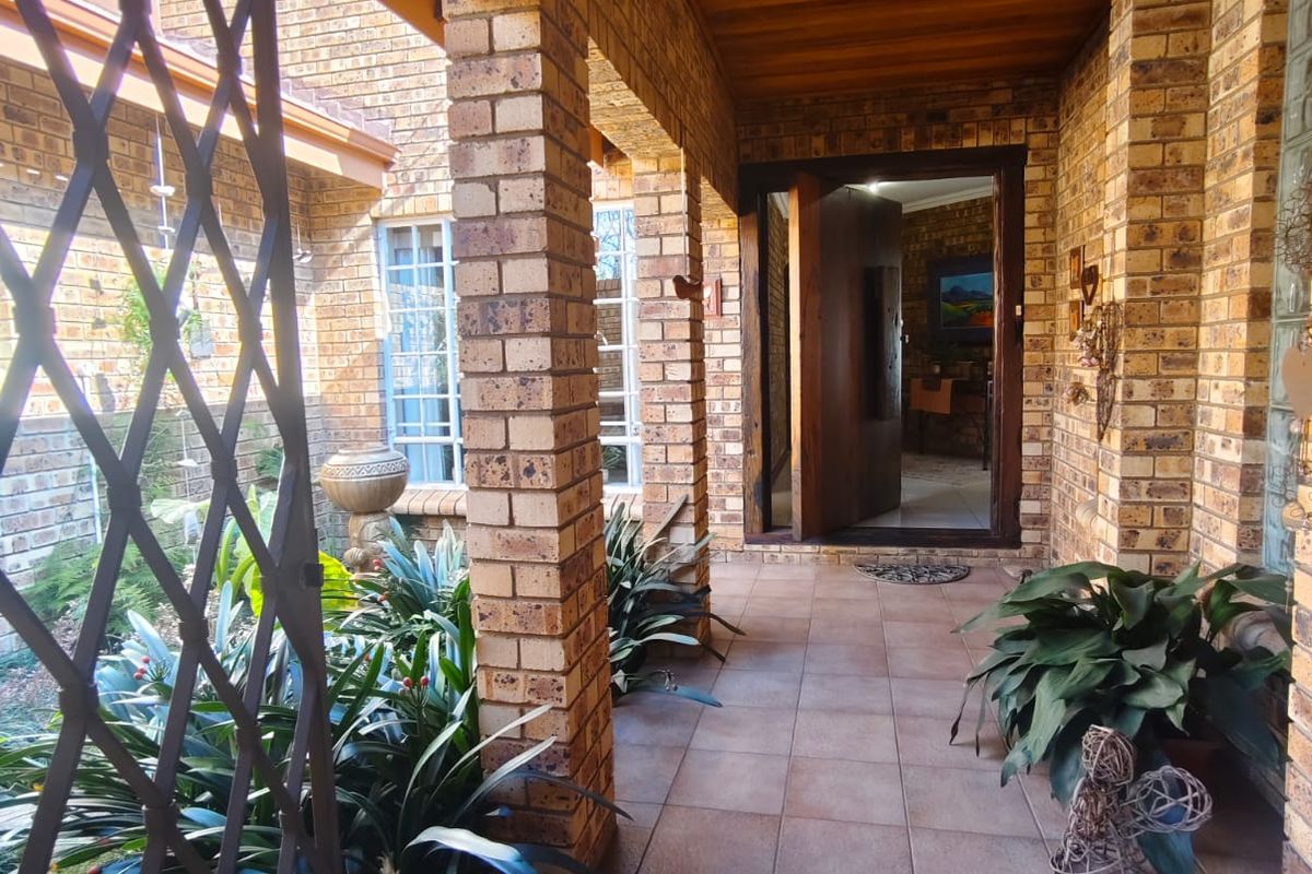 Exceptional Director's Residence in the Heart of Old Vaalpark. - Photo 4