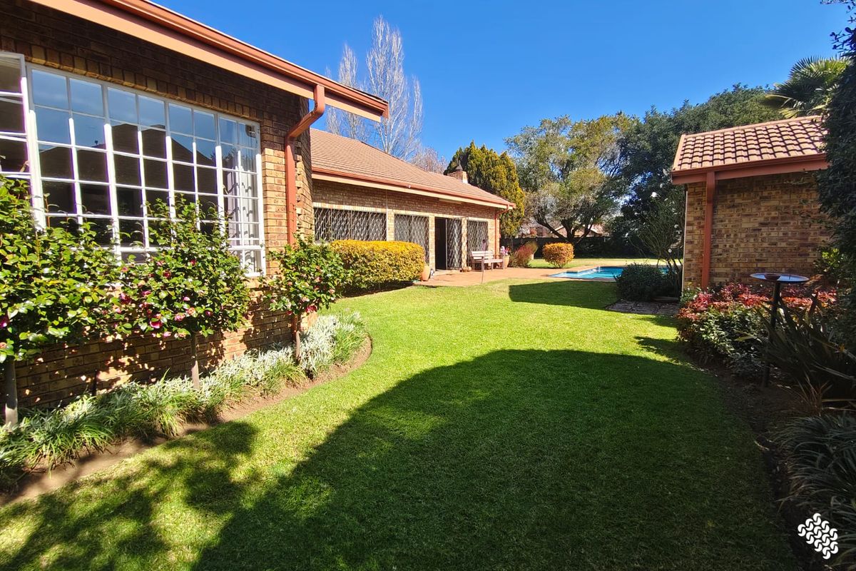 Exceptional Director's Residence in the Heart of Old Vaalpark. - Photo 2