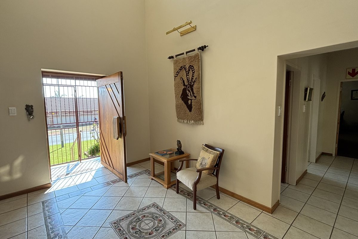 Well kept Family Home with - Photo 4