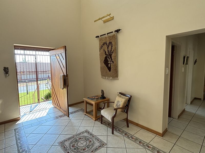 Well kept Family Home with - Photo 4