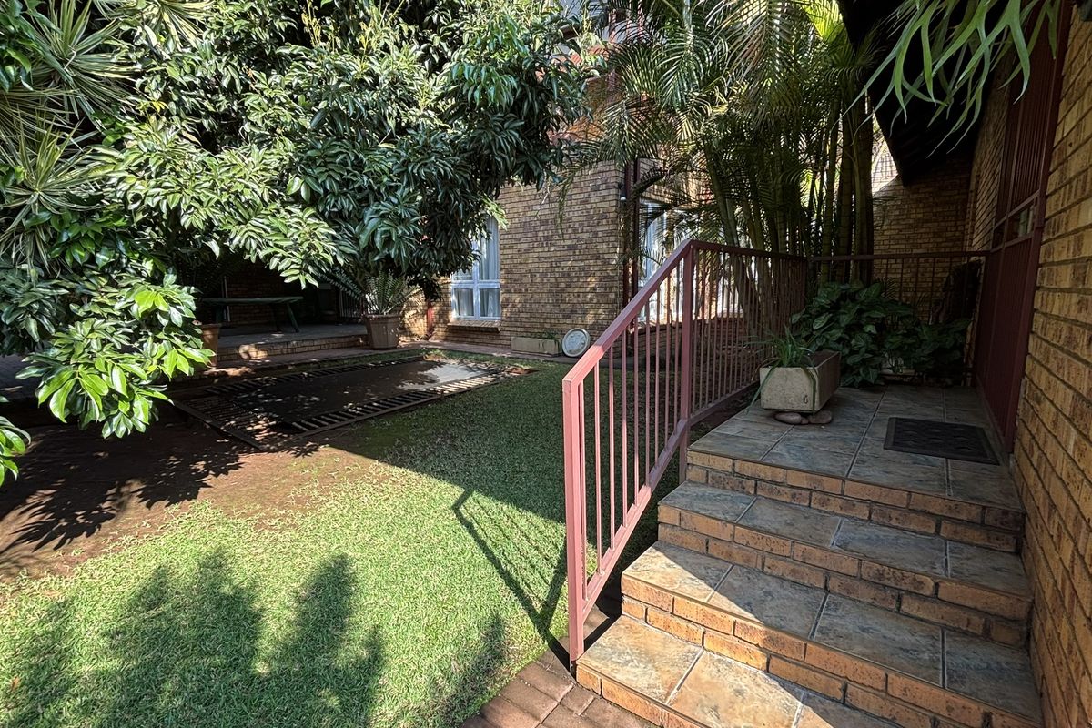 Well kept Family Home with - Photo 3
