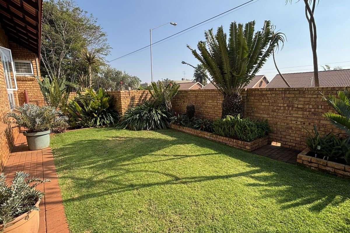 Well kept Family Home with - Photo 2