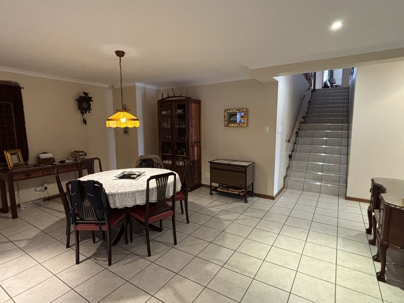 Well kept Family Home with - Photo 9