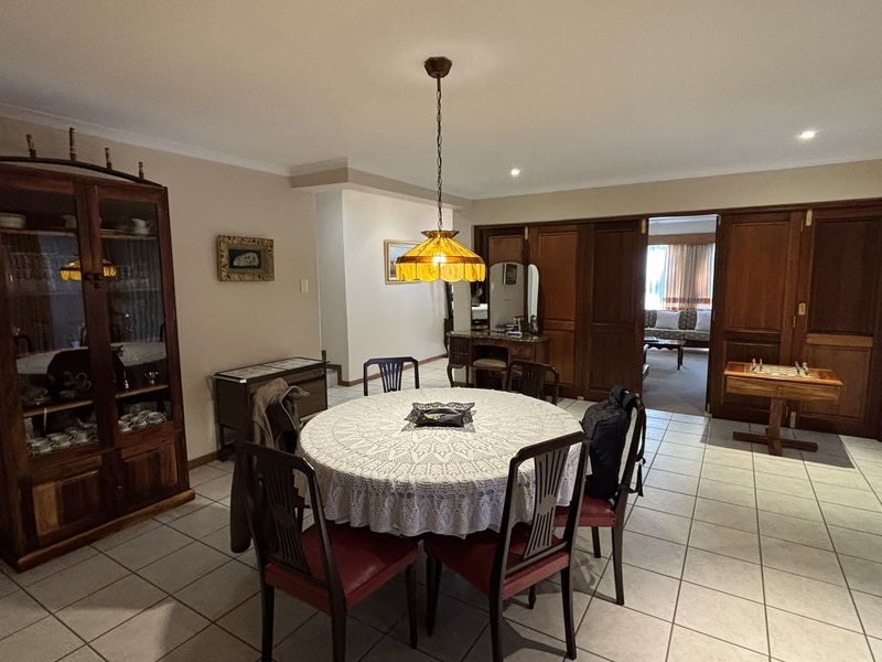 Well kept Family Home with - Photo 10