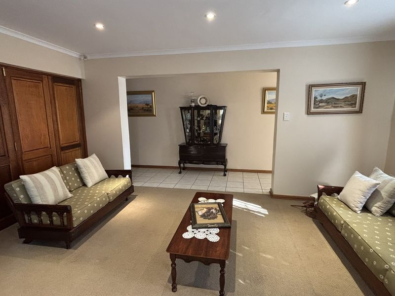 Well kept Family Home with - Photo 8
