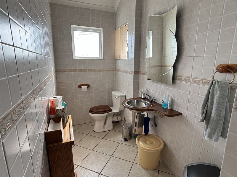 Well kept Family Home with - Photo 6