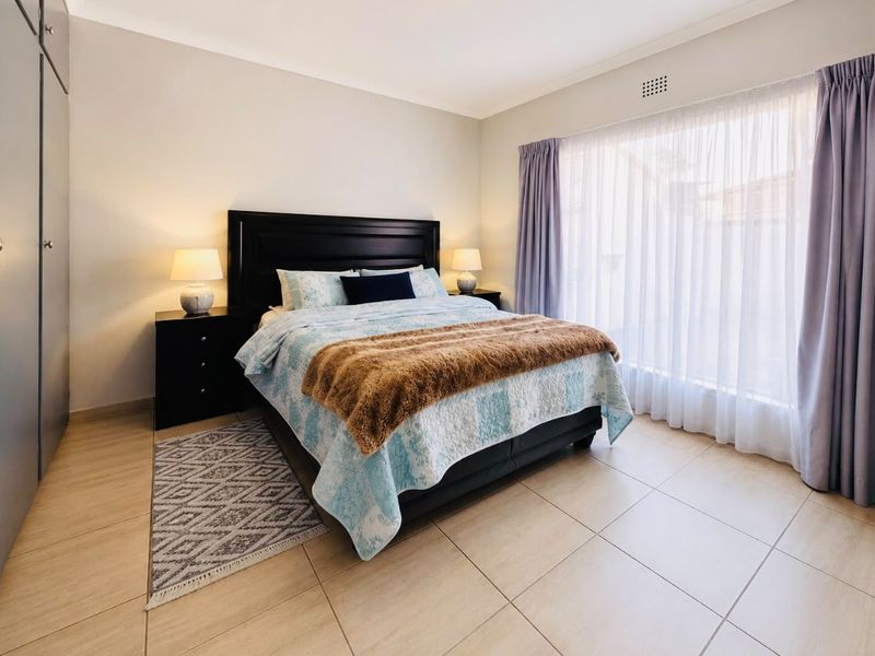 Stylish, Spacious & Pet-Friendly Simplex in Three Rivers. - Photo 8
