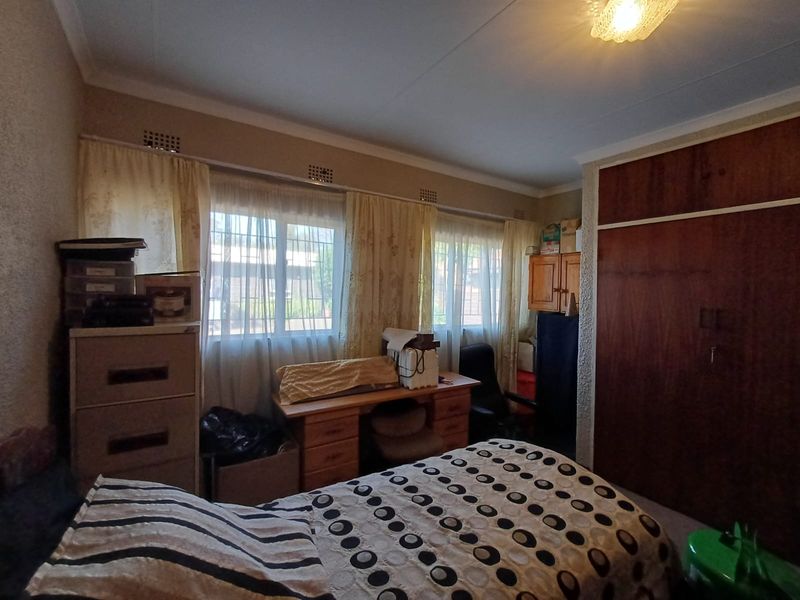 Huge Family Home In The Prime Location Of SE 3 Listed - Photo 10