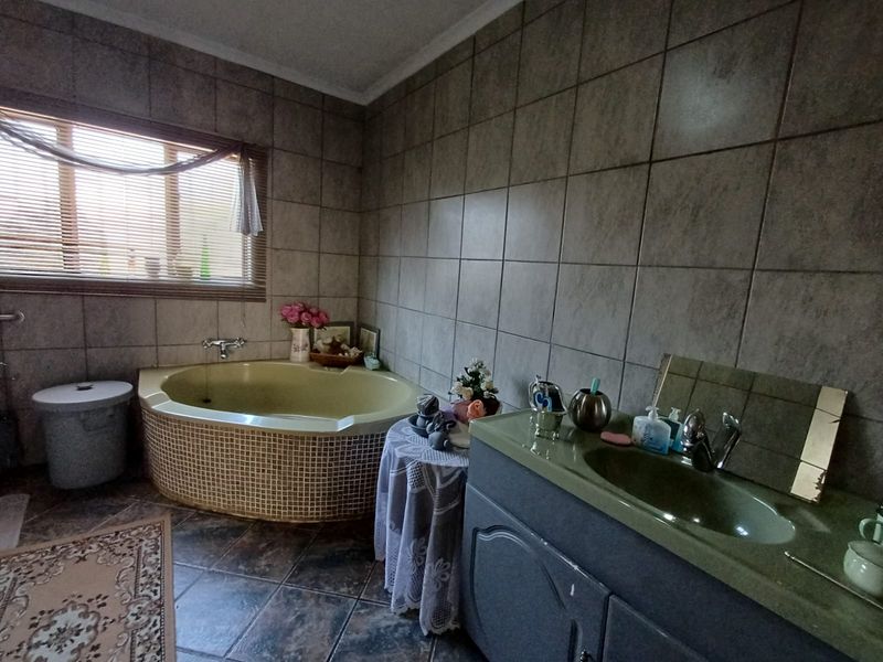 Huge Family Home In The Prime Location Of SE 3 Listed - Photo 6