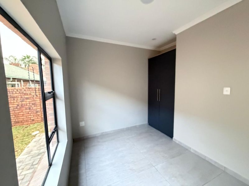Modern Full-Title Home in Annlin - Photo 9