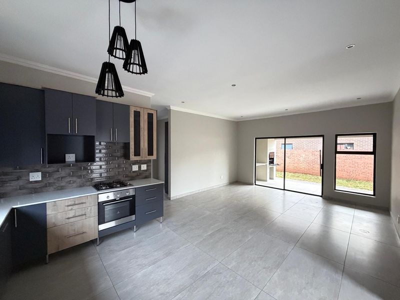 Modern Full-Title Home in Annlin - Photo 6