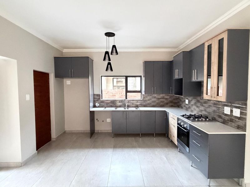 Modern Full-Title Home in Annlin - Photo 5