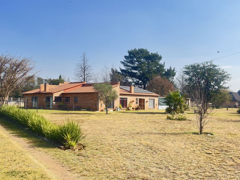 Beautiful Small holding with 3 dwellings - Photo 1