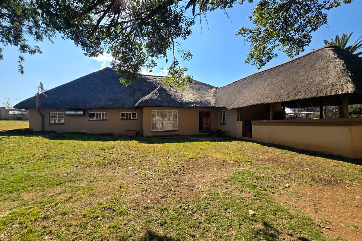 Riverfront Lifestyle Property with Incredible Potential in Kookrus, Meyerton. - Photo 4