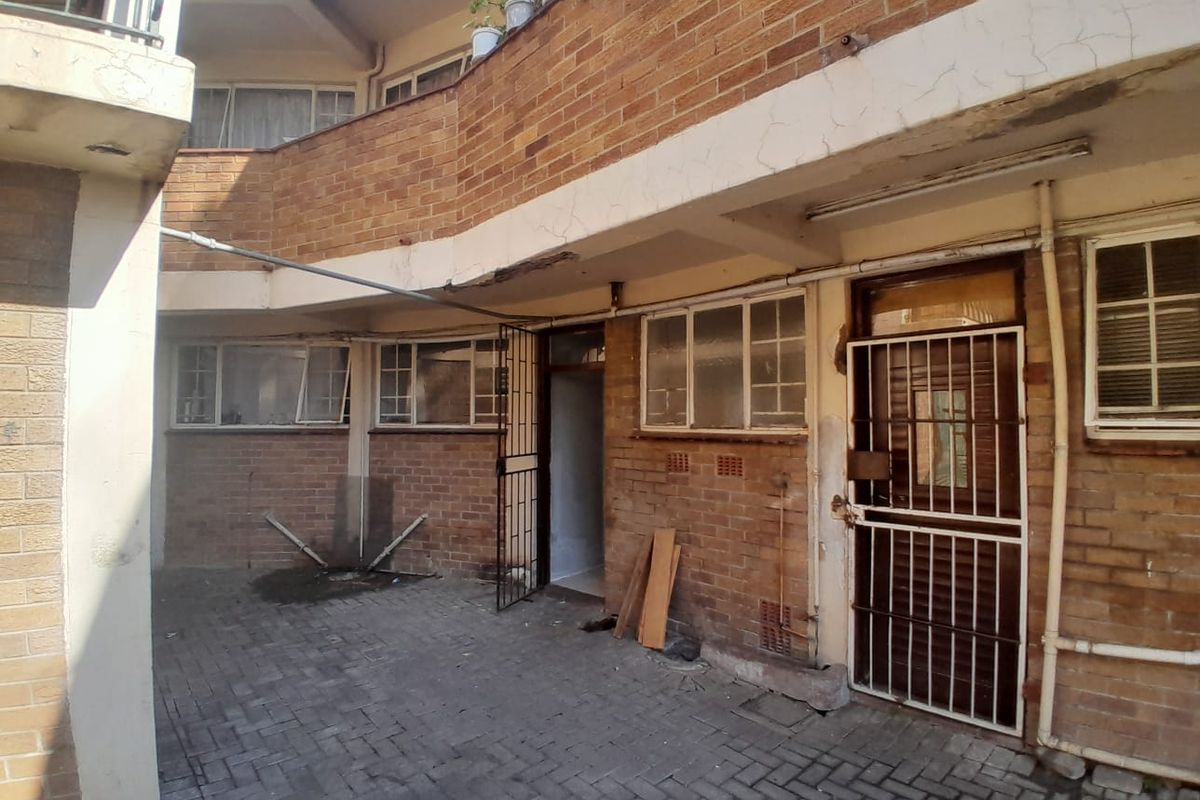 1 Bedroom Apartment in Vereeniging Central. - Photo 2