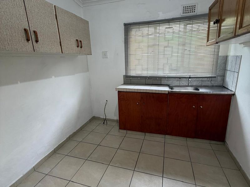 Spacious Self-Contained Outbuilding To Let | Clayfield, Phoenix | Available Immediately - Photo 4