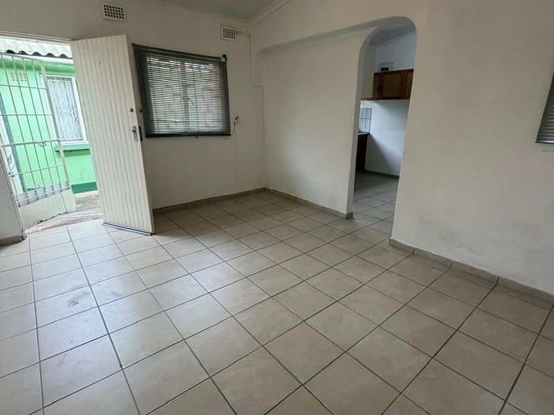 Spacious Self-Contained Outbuilding To Let | Clayfield, Phoenix | Available Immediately - Photo 2