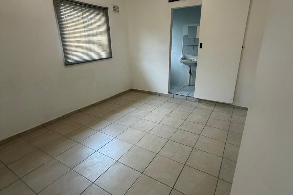Spacious Self-Contained Outbuilding To Let | Clayfield, Phoenix | Available Immediately - Photo 5